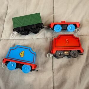 Lot 4 Train Cars Vehicles Plastic Thomas Tank Engine Gordon James Tenders Cargo